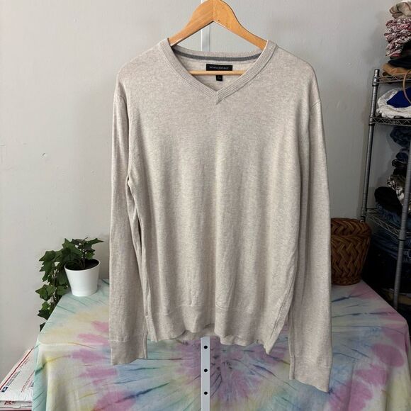 Banana Republic luxe blend size large Men's Gray V-Neck Sweater premium - Picture 7 of 7